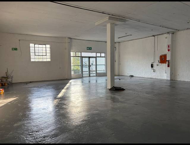 252M² WAREHOUSE TO LET IN BRIARDENE